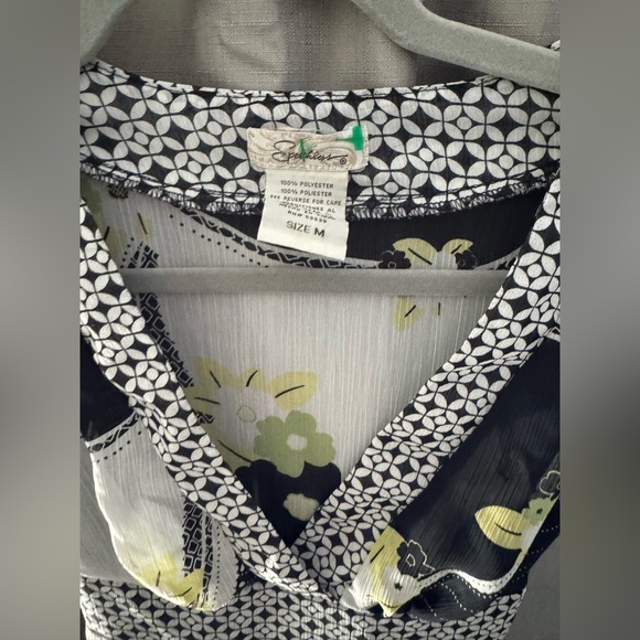 Woman’s Sheer Floral Wrap Top - Picture 4 of 6